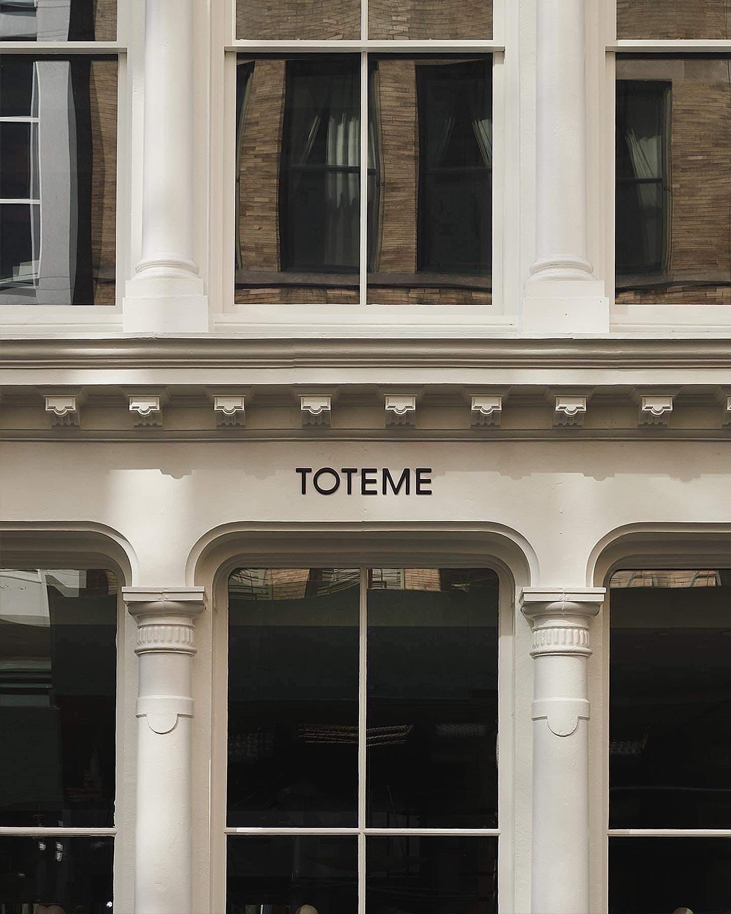 Totême - Shift C